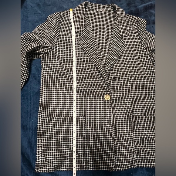 Unknown Brand Oversized Blazer- Size Large, Lightweight, 3/4 Sleeves - Picture 7 of 8